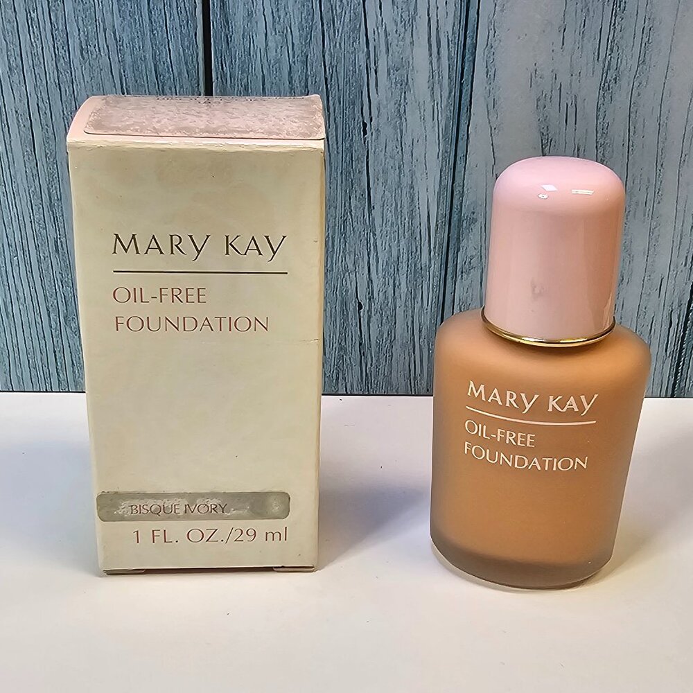Mary Kay Day‎ Radiance Oil-Free Foundation Bisque Ivory #3857 - NIB Old Stock